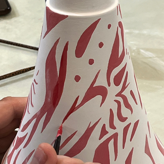 Peinture à l’engobe sur porcelaine, formes et contre formes