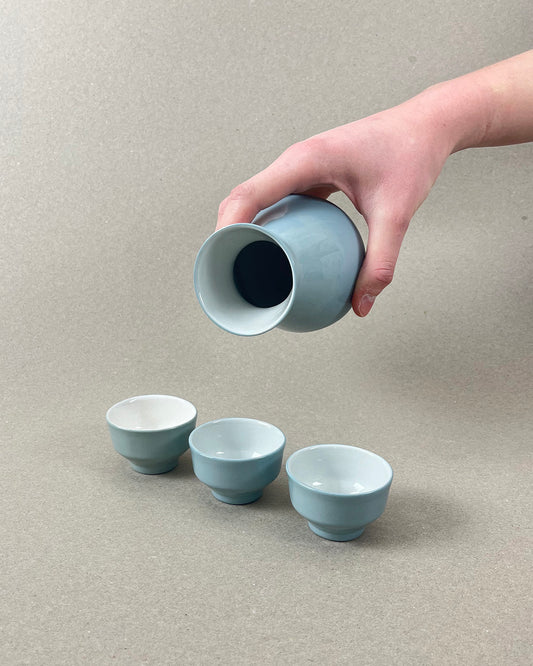 Carafe à saké, "Doux breuvage", vert de gris