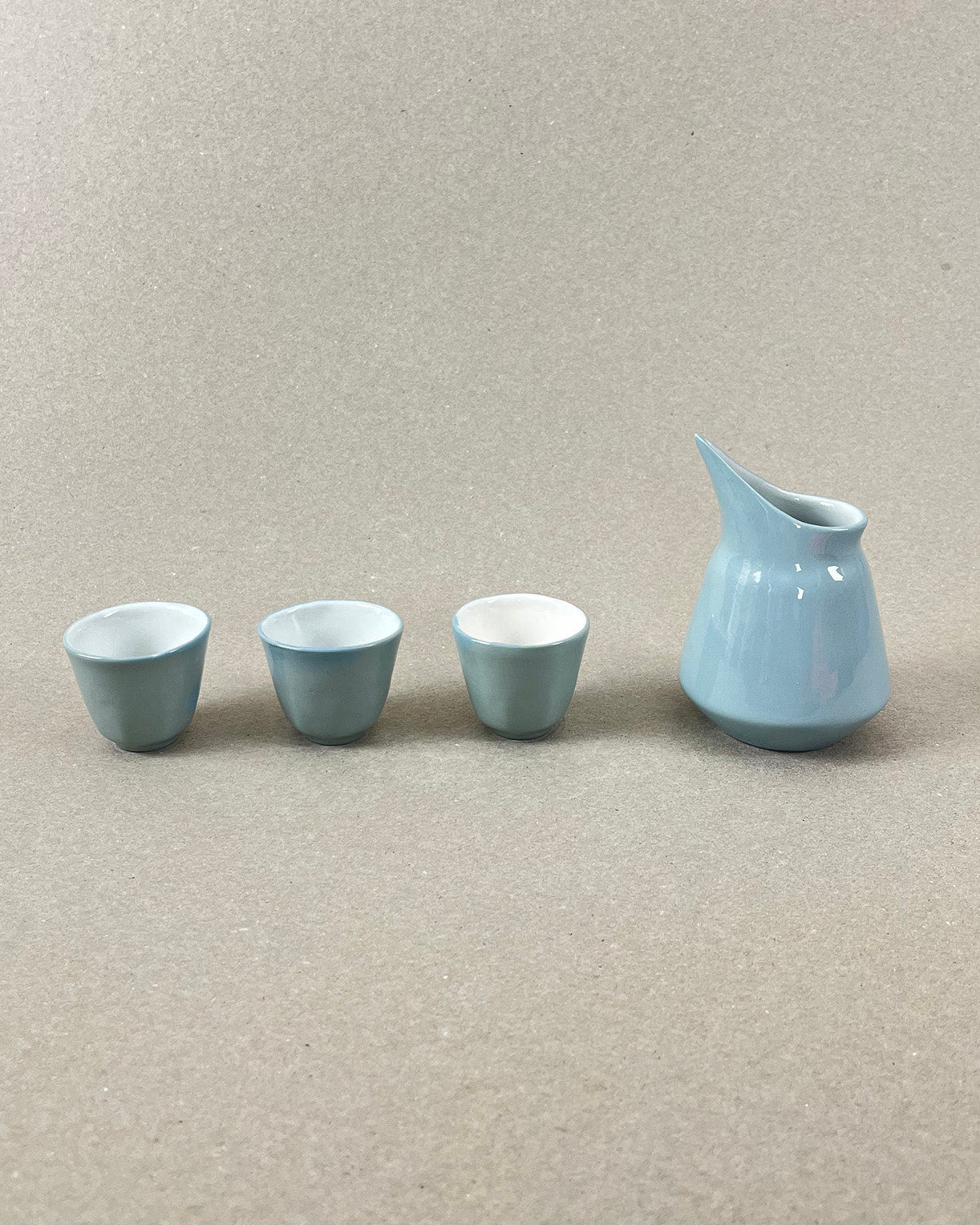 Pot à sirop en porcelaine, "Doux breuvage", vert de gris