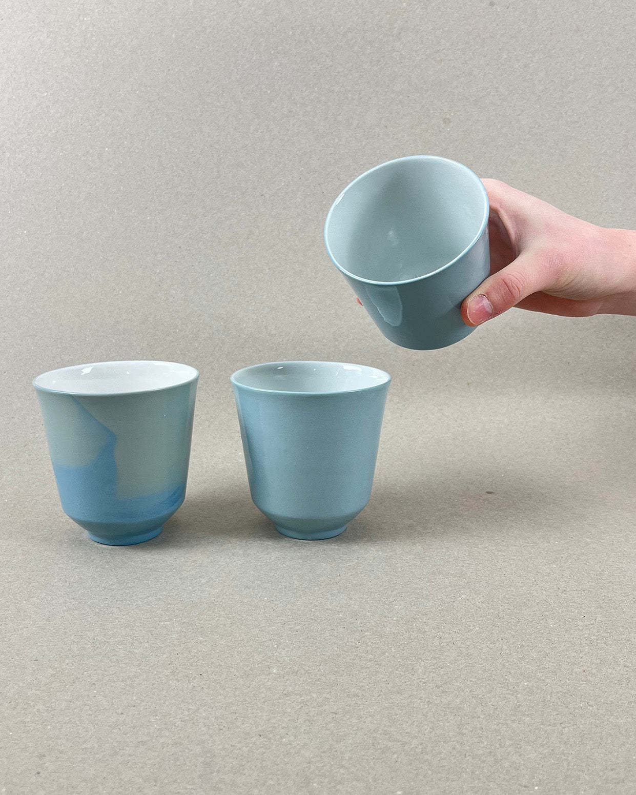 Tasse en porcelaine - "Doux breuvage" - Vert de gris