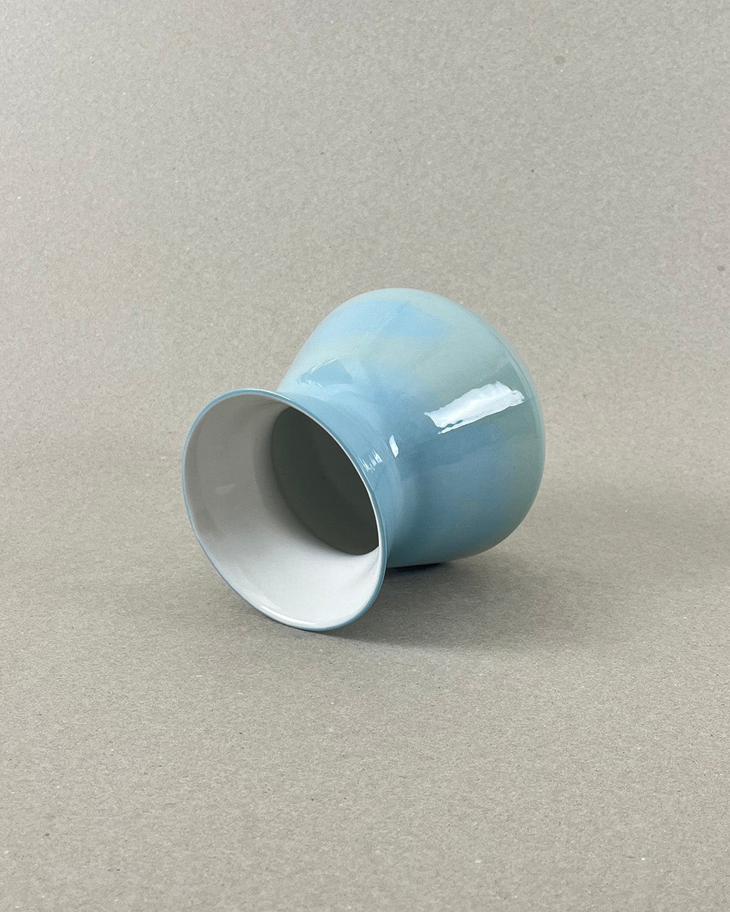 Vase en porcelaine - "Doux breuvage" - Vert de gris