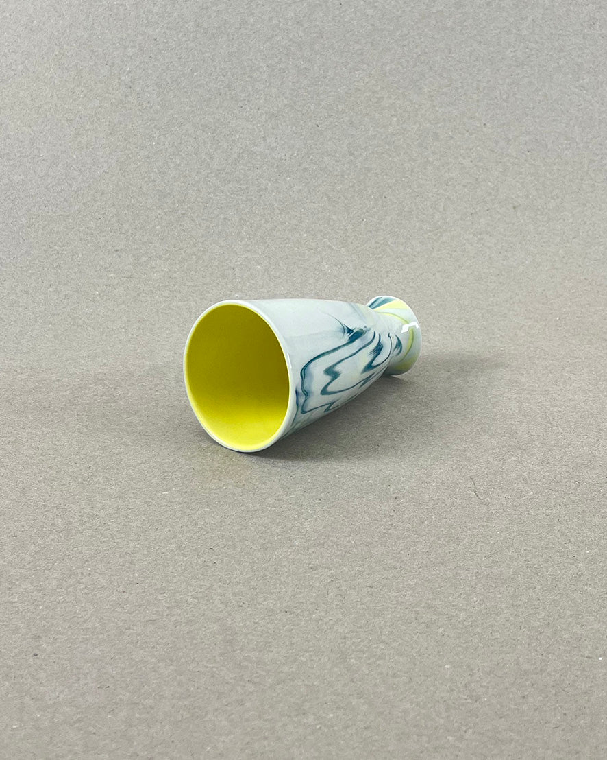 Mazagran en porcelaine - "Matins éternels" - Bleu canard, jaune et vert chartreuse, intérieur jaune
