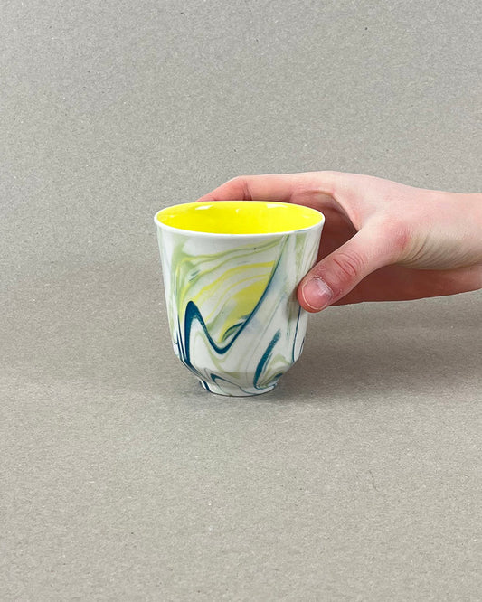 Tasse en porcelaine - "Doux breuvage" - Bleu canard, jaune et vert chartreuse