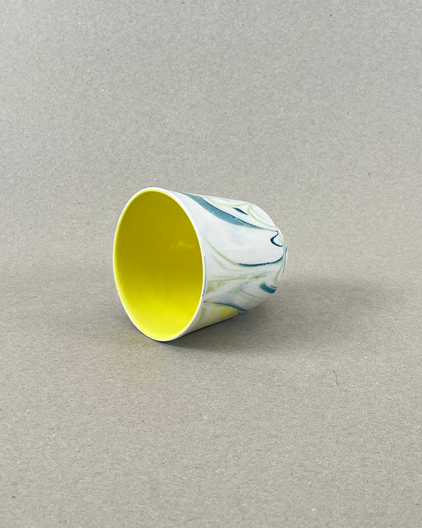 Tasse en porcelaine - "Doux breuvage" - Bleu canard, jaune et vert chartreuse