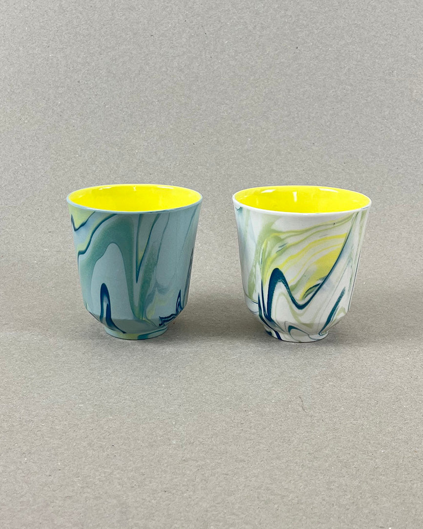 Tasse en porcelaine - "Doux breuvage" - Bleu canard, jaune et vert chartreuse