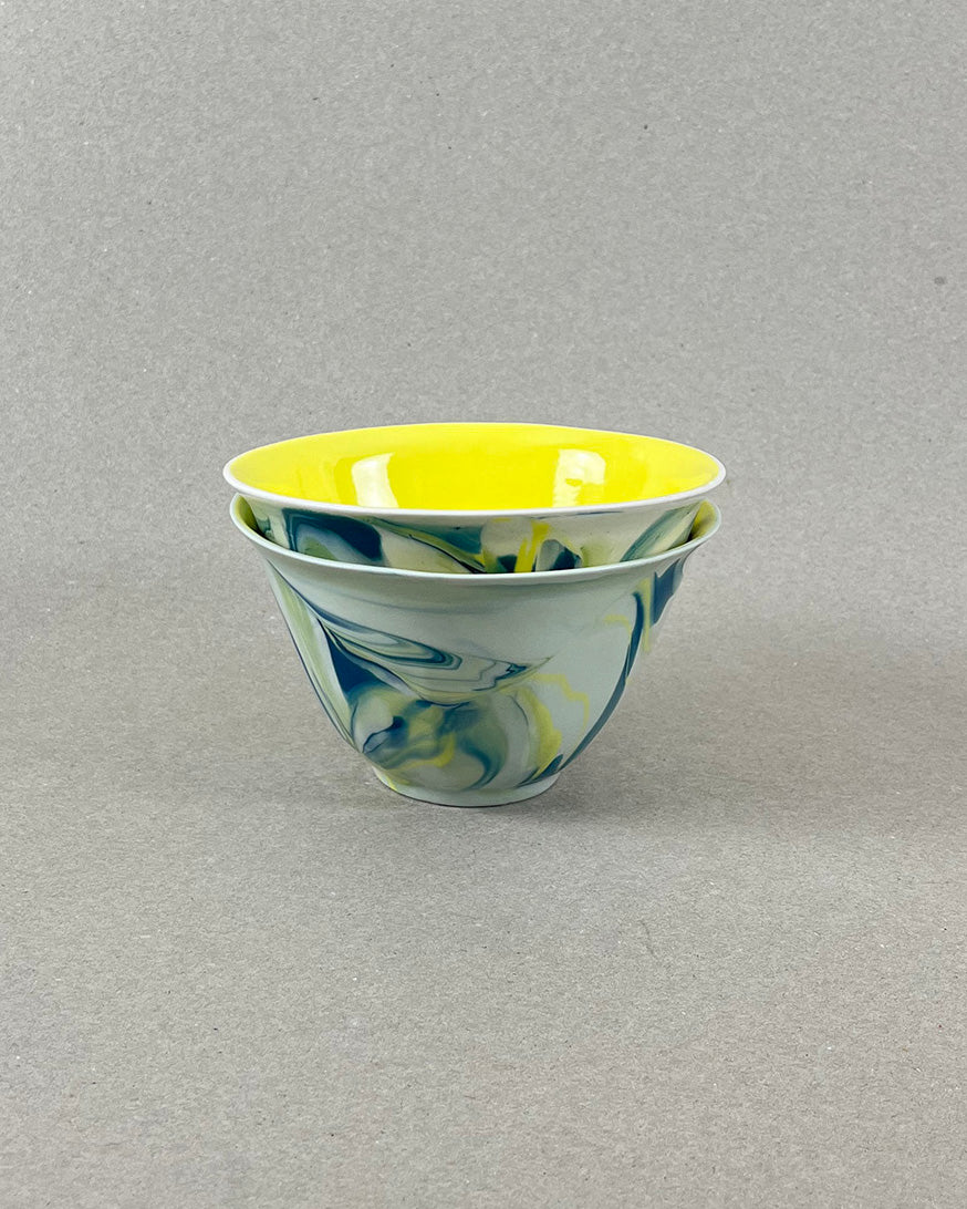 Bol à café au lait en porcelaine - "Matins éternels" - Bleu canard, vert chartreuse, intérieur jaune