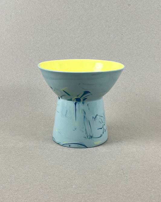 Vase coupelle en porcelaine - Bleu canard et jaune - intérieur jaune