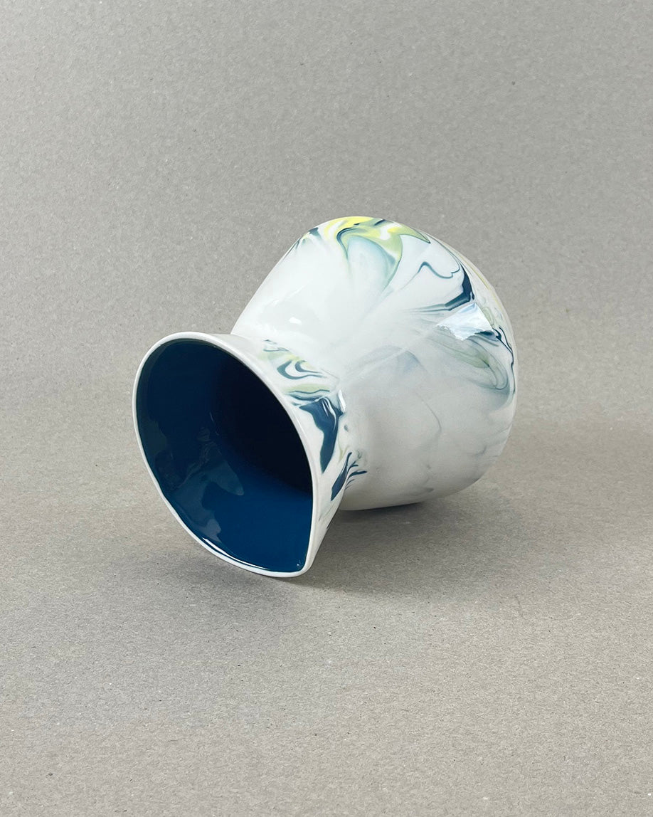 Pichet à eau en porcelaine - "Doux breuvage" - Bleu canard, jaune et vert chartreuse