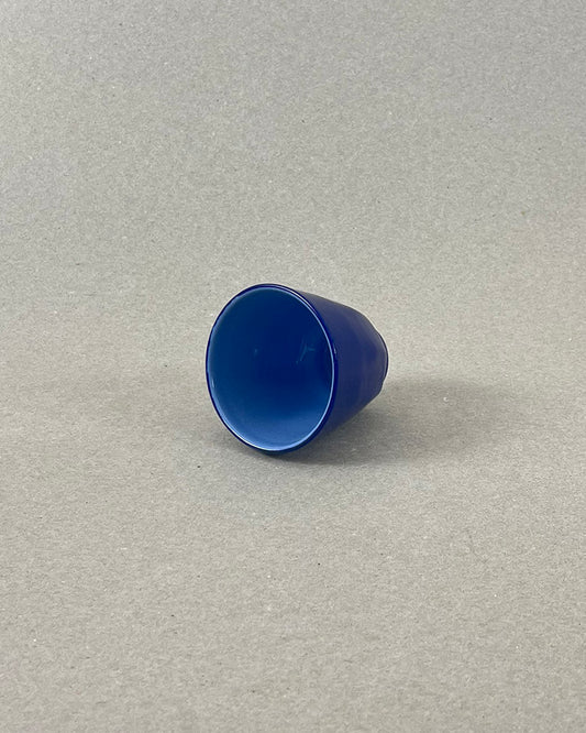 Petite tasse à café en porcelaine fait à la main - "Matins éternels" - Bleu de Sèvres foncé