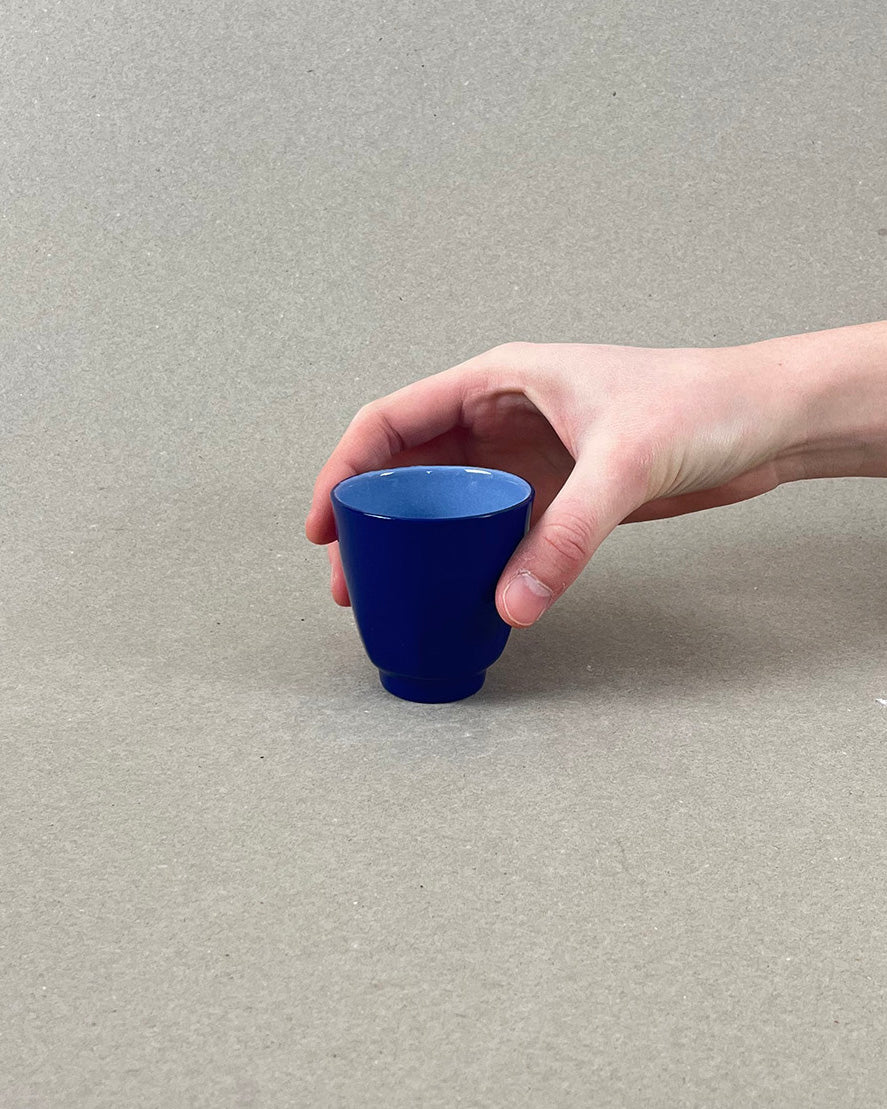 Petite tasse à café en porcelaine fait à la main - "Matins éternels" - Bleu de Sèvres foncé