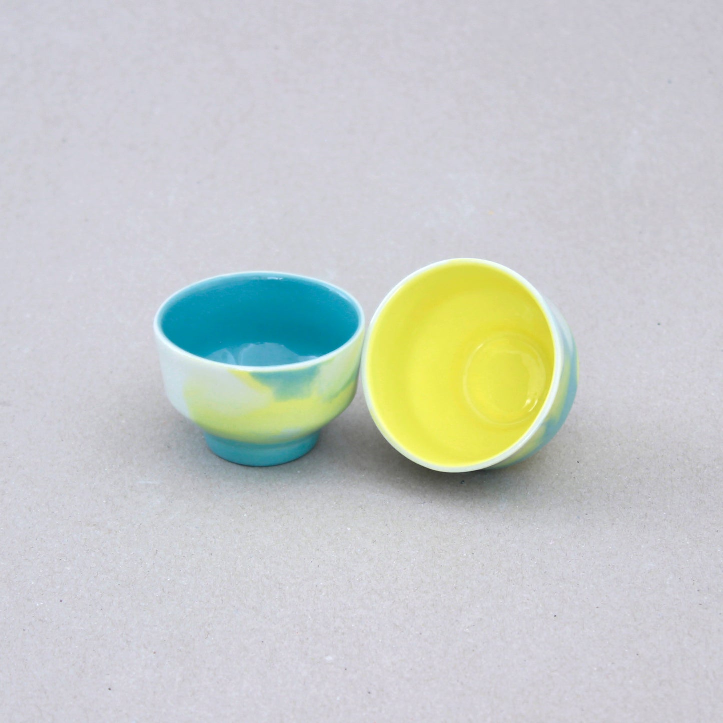 Pots à épices en porcelaine faits à la main