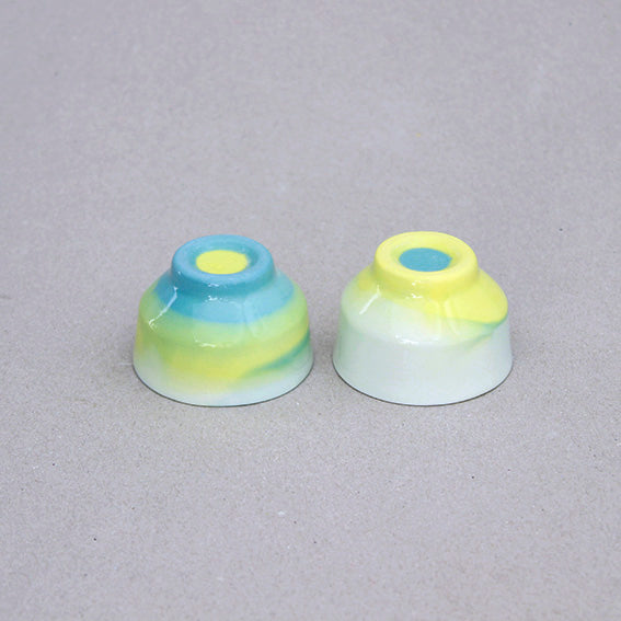 Pots à épices en porcelaine faits à la main