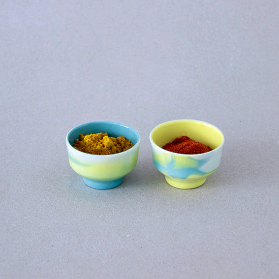 Pots à épices en porcelaine faits à la main