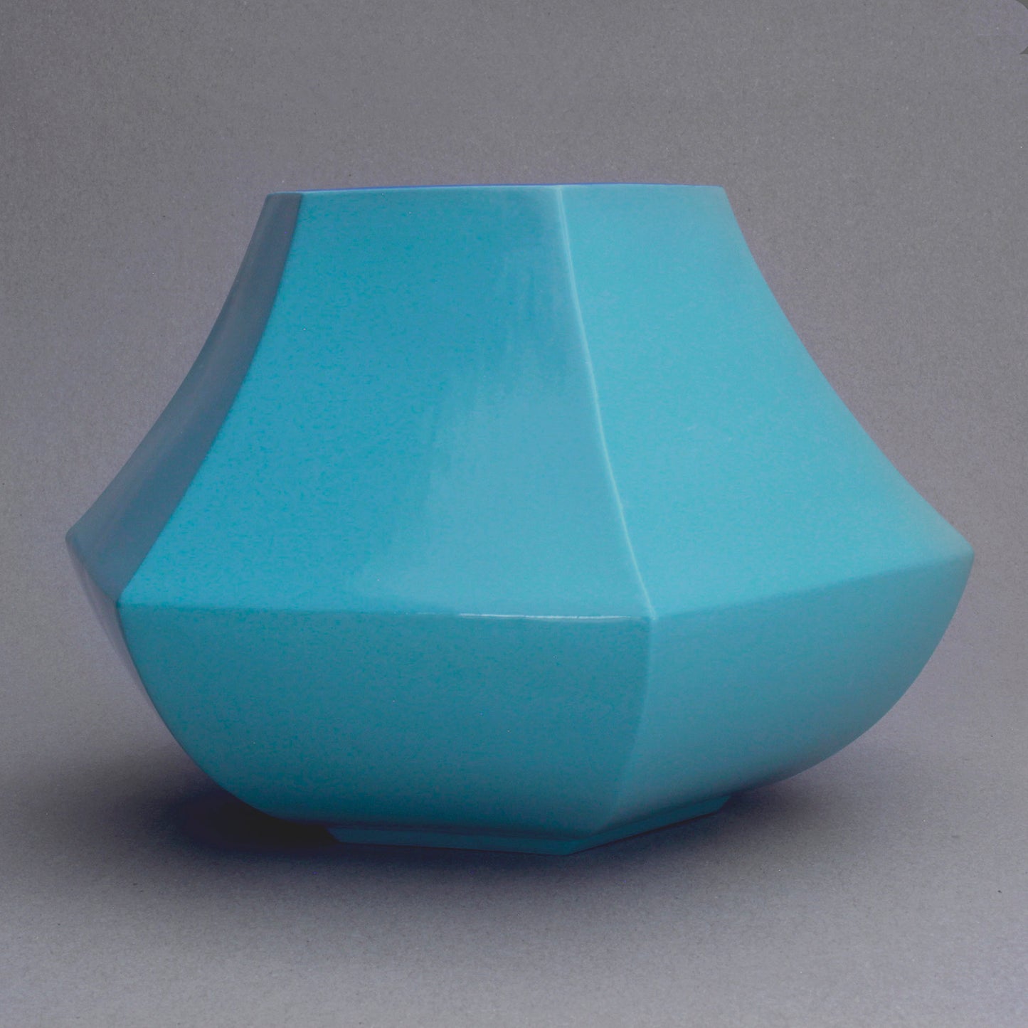 vase-en-porcelaine-fait-a-la-main
