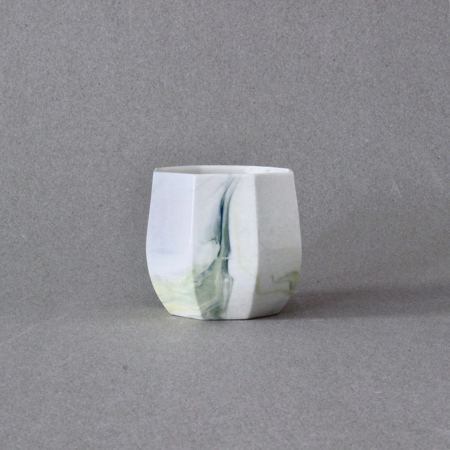 cache-pot-en-porcelaine-fait-a-la-main