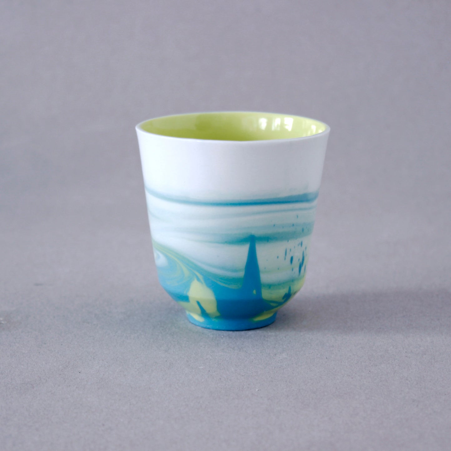 Verre à eau en porcelaine fait à la main - "Doux breuvage"