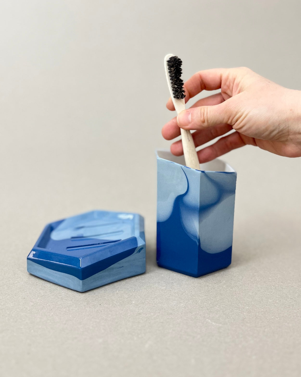 Porte-savon en porcelaine fait à la main - "Histoires d'Eau » 