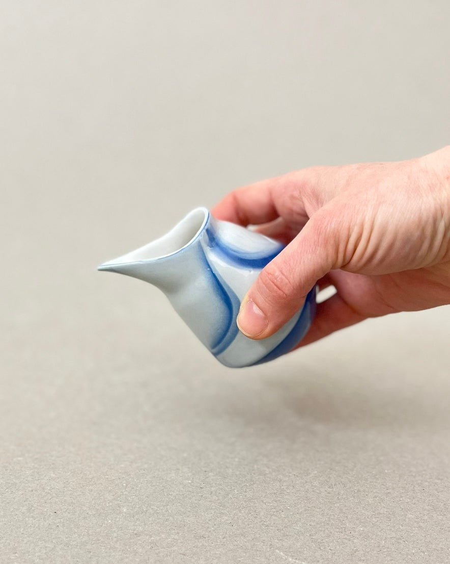 Pot à sirop en porcelaine, "Doux breuvage", Point du jour
