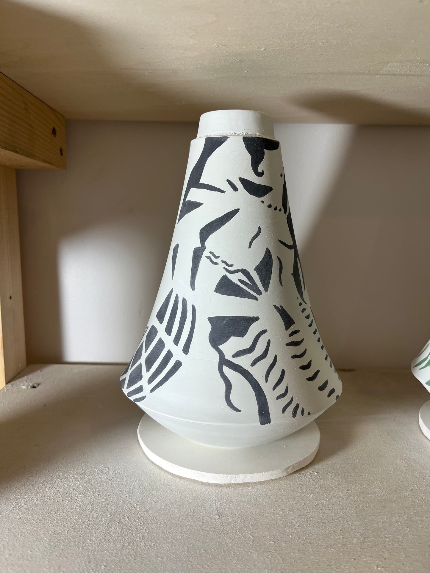 Peinture à l’engobe sur porcelaine, formes et contre formes