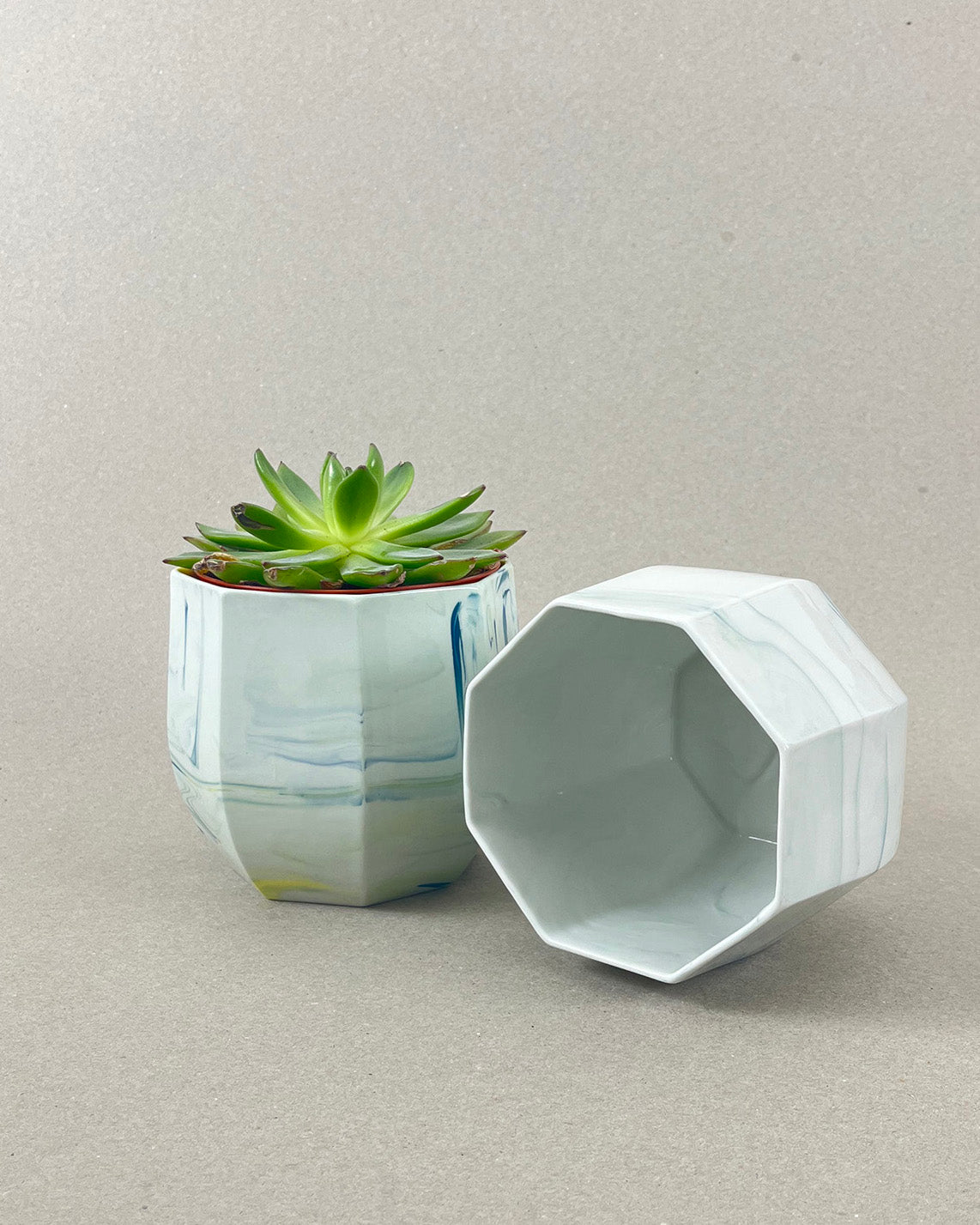 Cache-pot en porcelaine grande taille - "Ino" - Bleu canard, jaune et vert chartreuse, intérieur blanc