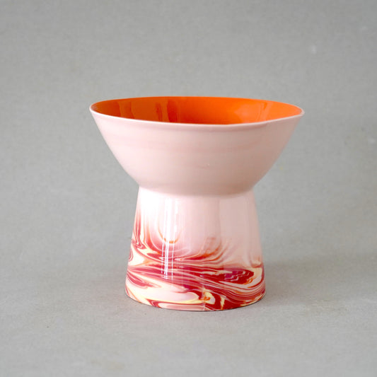Vase coupelle en porcelaine, fait à la main.