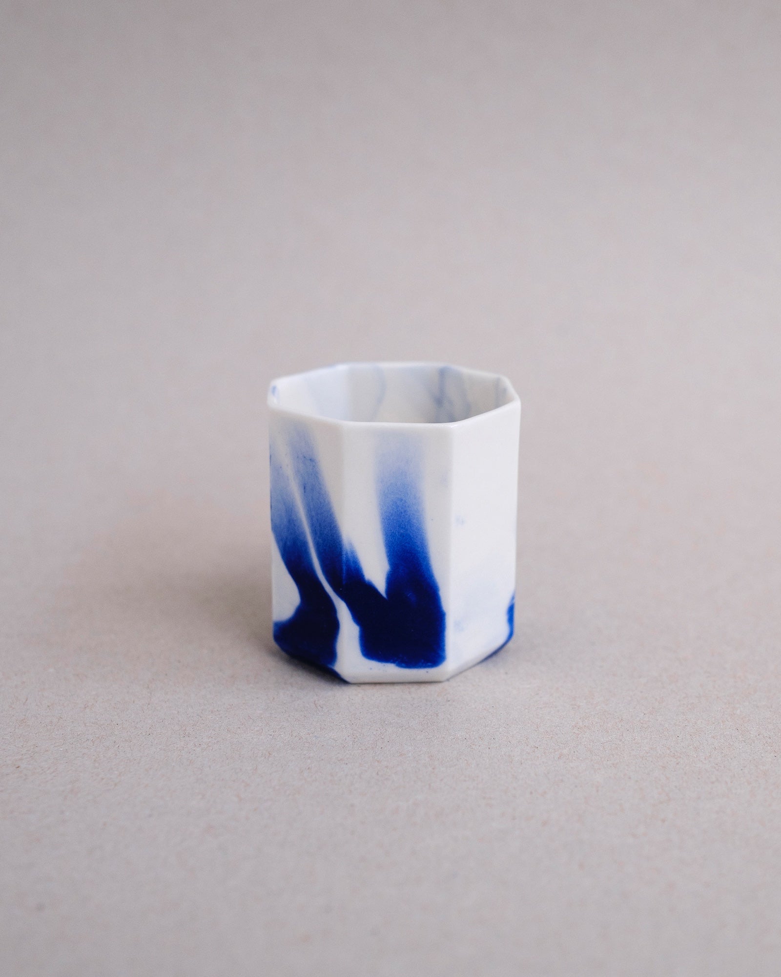tasse-a-cafe-en-porcelaine-fait-a-la-main