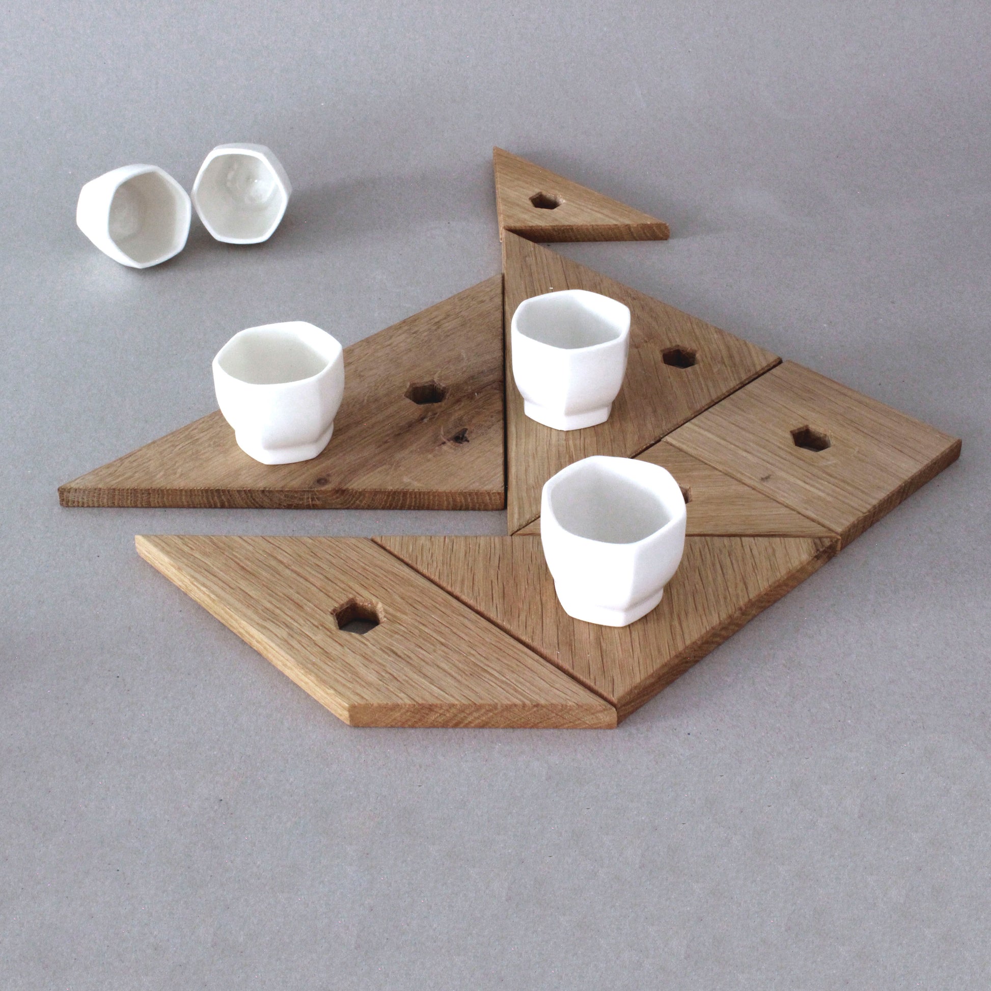 jeu-de-societe-et-plateau-de-verres-a-liqueur-tangram