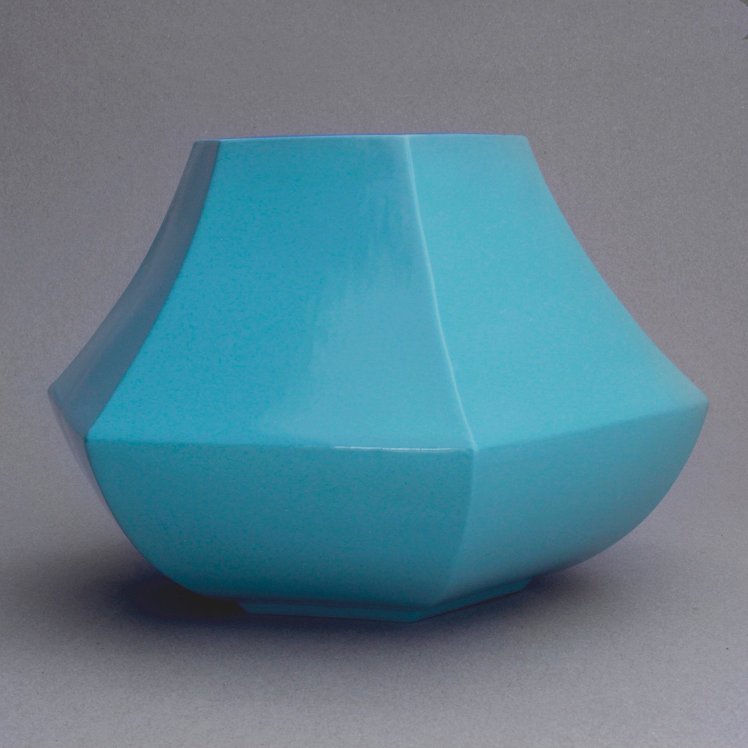 vase-en-porcelaine-fait-a-la-main