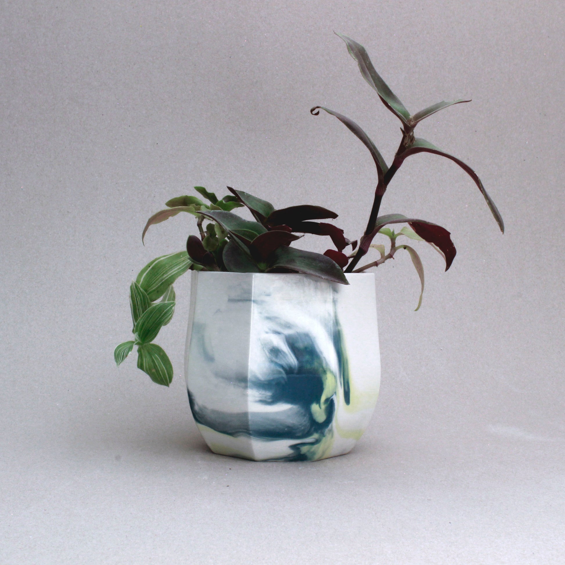 cache-pot-en-porcelaine-fait-a-la-main